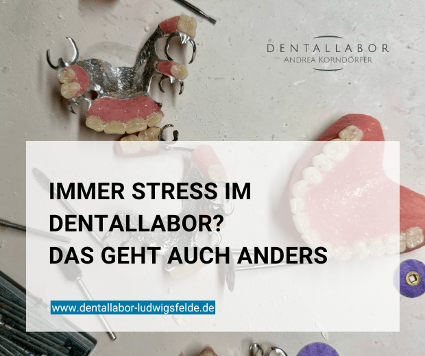 Immer stress im Dentallabor hintergrund Arbeitsplatz mit Zahnersatz
